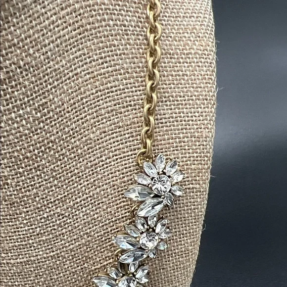 J.Crew Victorian-Inspired Clear Crystal Cluster Statement Bib Necklace ✨ - Picture 5 of 11